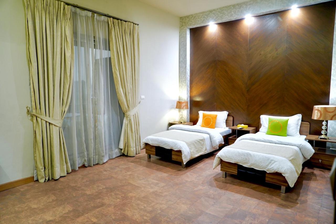 فندق Circle Club فيصل آباد المظهر الخارجي الصورة