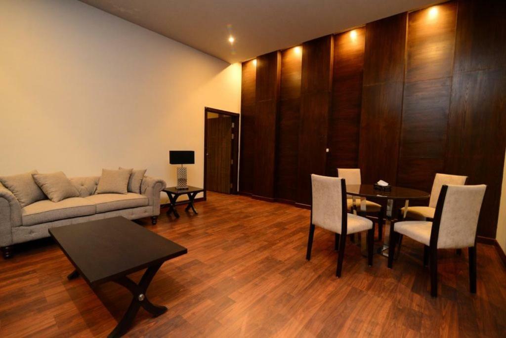 فندق Circle Club فيصل آباد المظهر الخارجي الصورة
